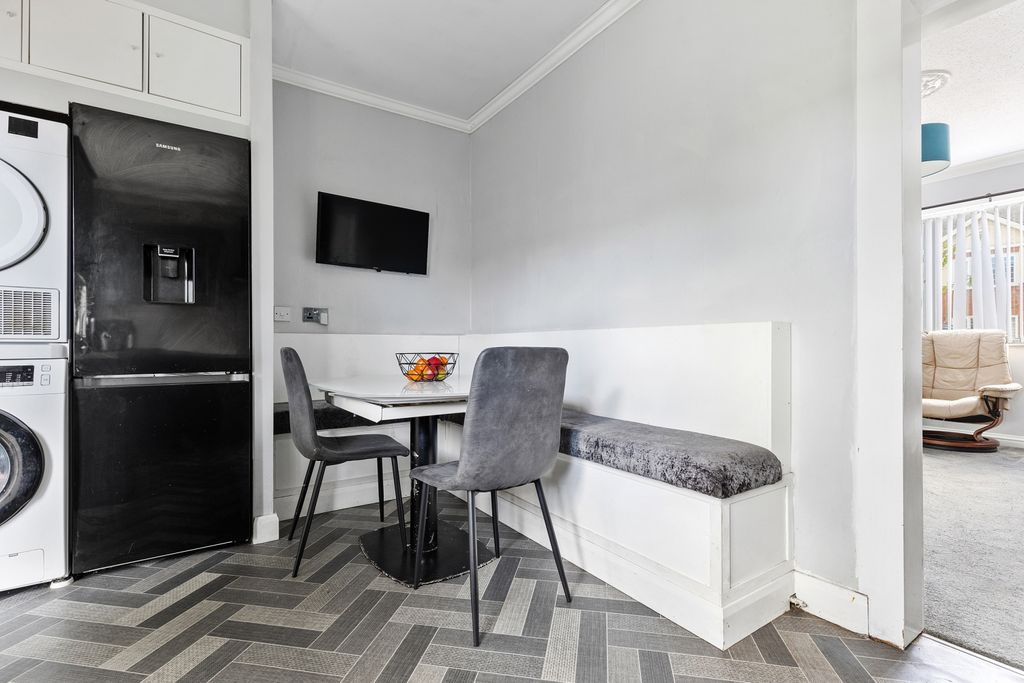 Property photo 3 of 14 Kitchen Dining Room