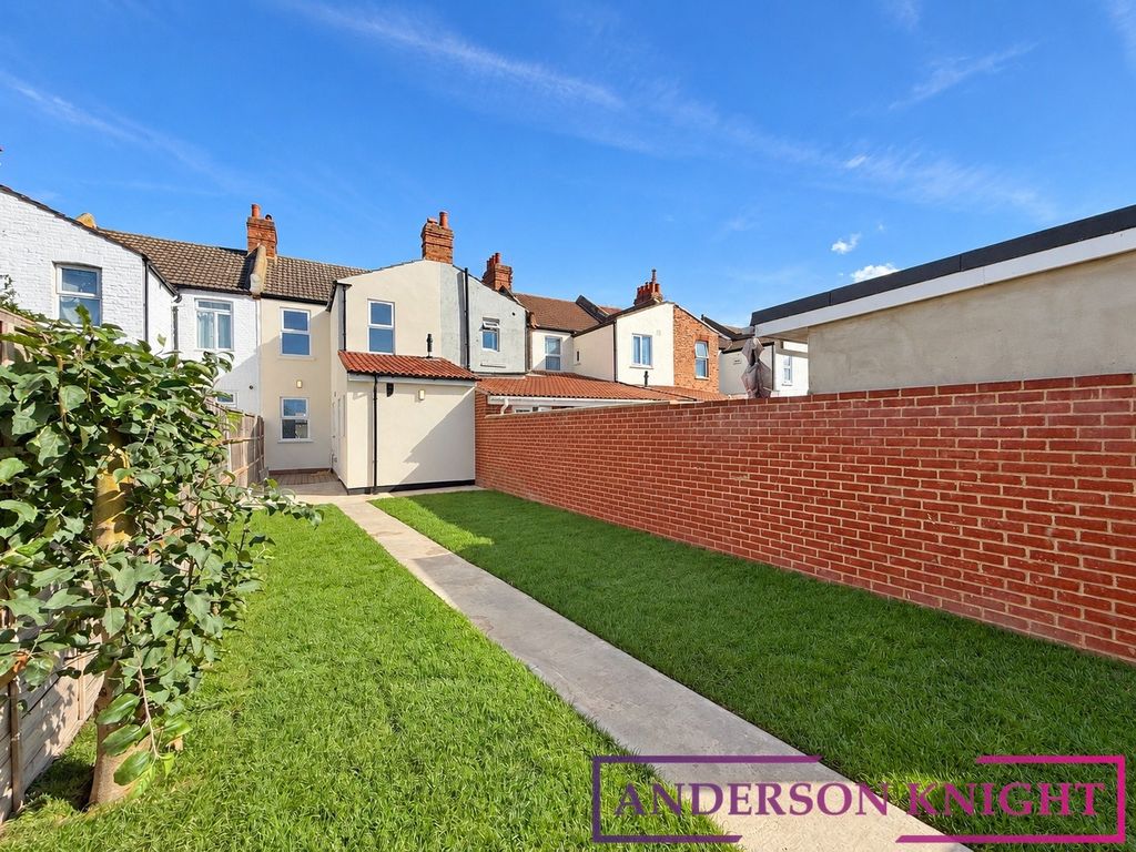 Property photo 1 of 14 3 Bed House For Sale Cromwell Road, Hounslow Tw3