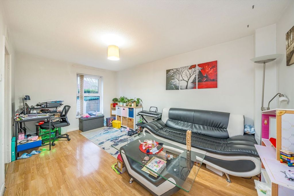 Property photo 2 of 8