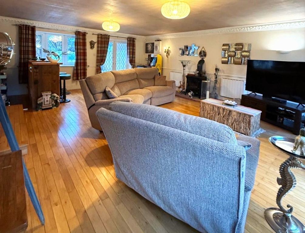 Property photo 3 of 19