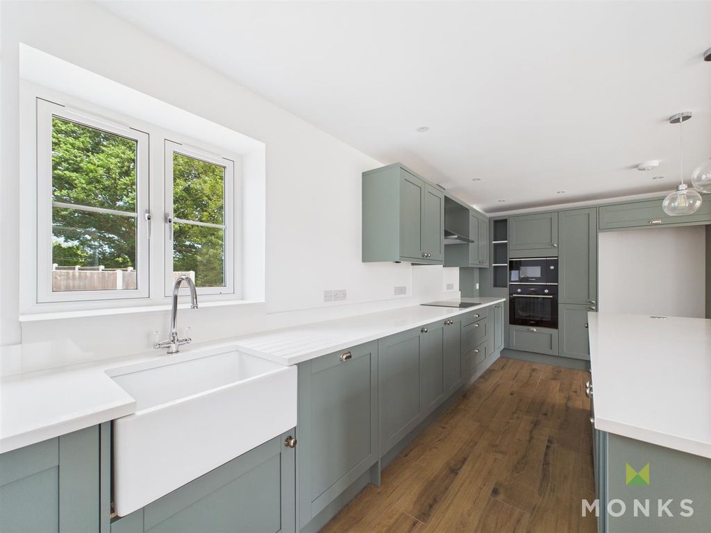 Property photo 3 of 29 Cam01520G0-Pr0242-Still013.Jpg