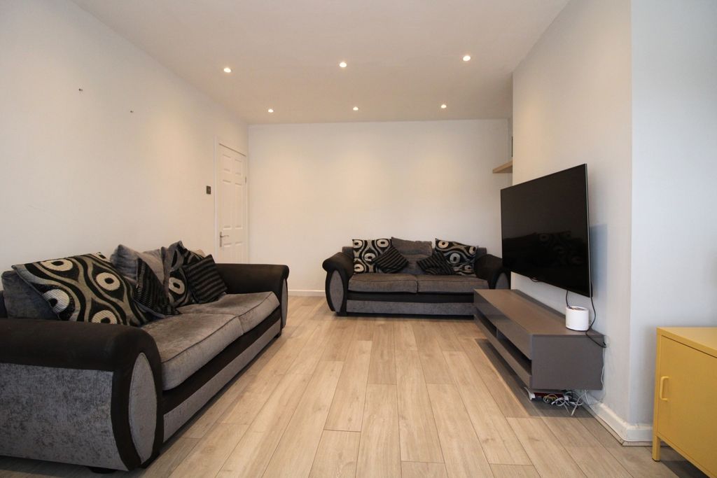 Property photo 3 of 10 B.2
