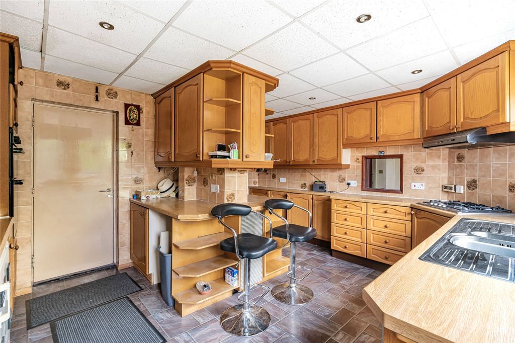 Property photo 3 of 17 Kitchen