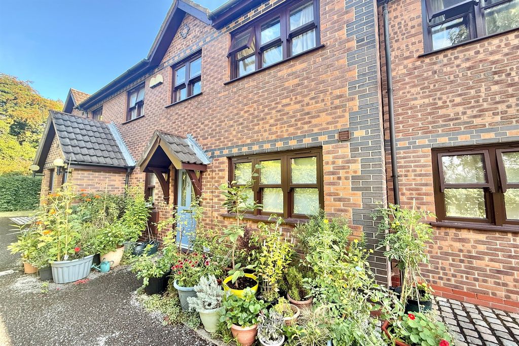 Property photo 1 of 12 (Main)