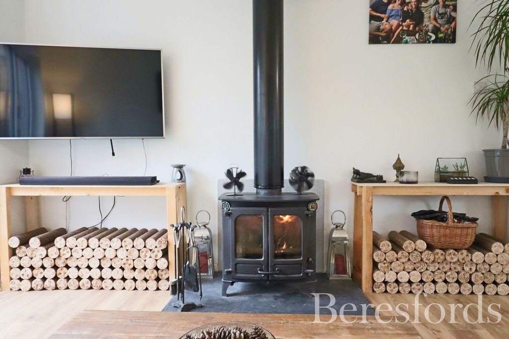 Property photo 3 of 16 Picture 3