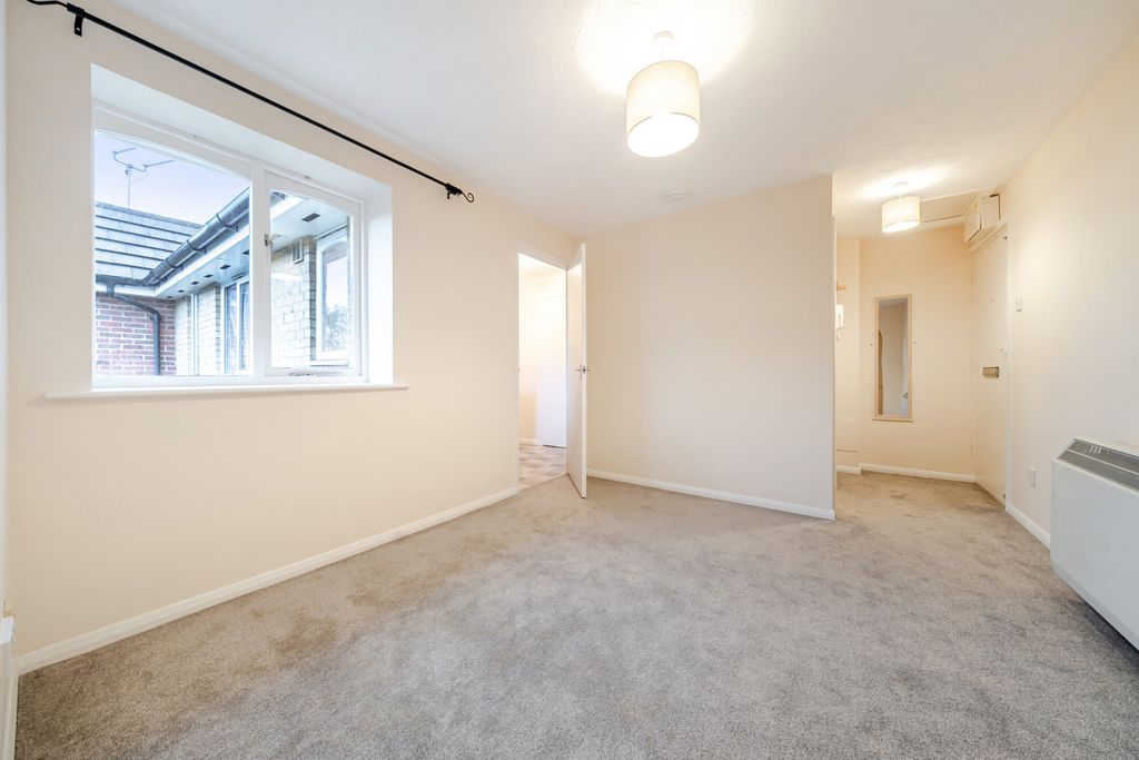 Property photo 2 of 17 1538515-11-6Ad88B...