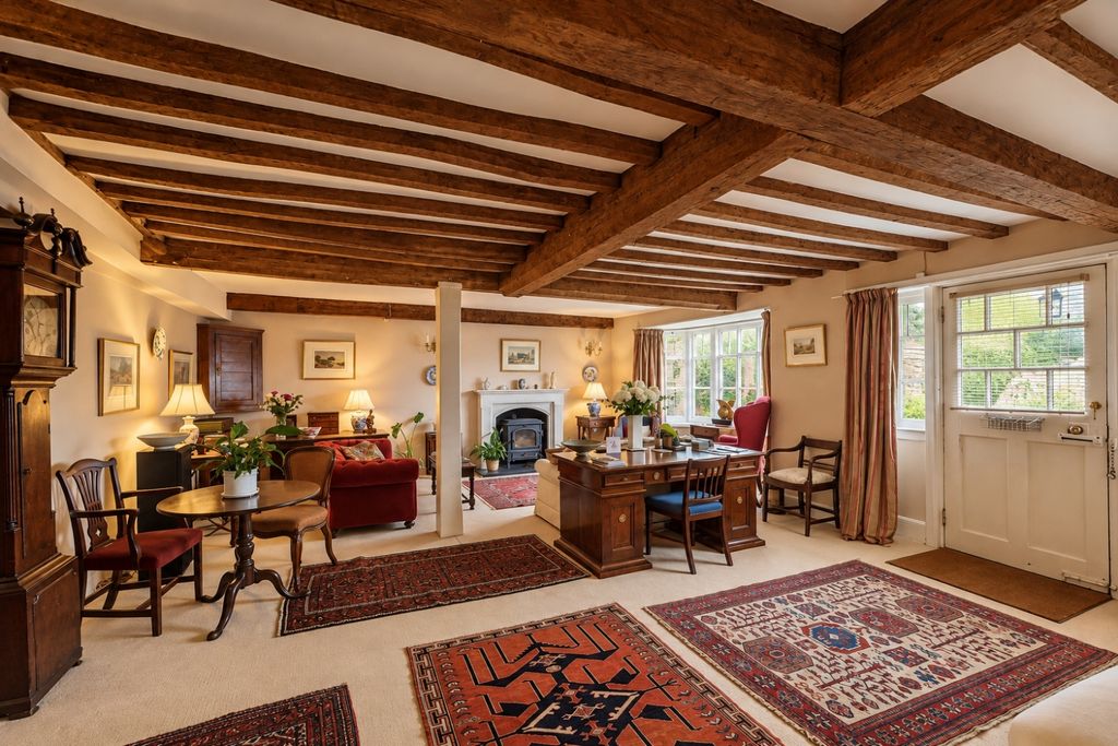 Property photo 2 of 32 1F206De4-1Eb3-45E5-A45E-Fba7D4Cbe829