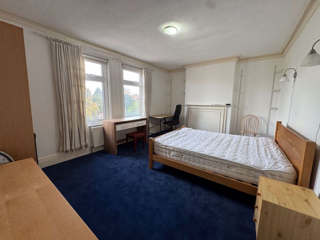 Property photo 1 of 12 Bedroom