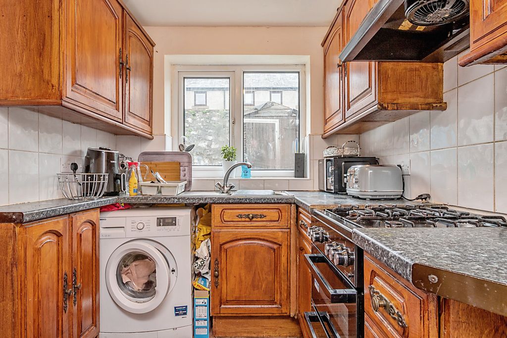 Property photo 3 of 13 Kitchen