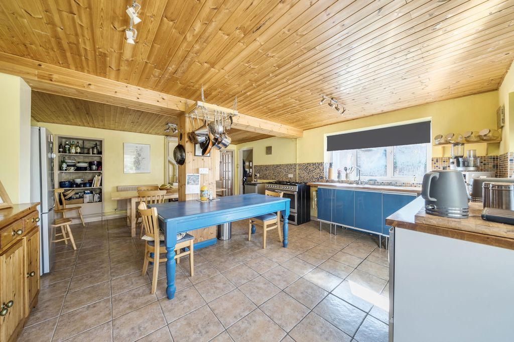 Property photo 2 of 22