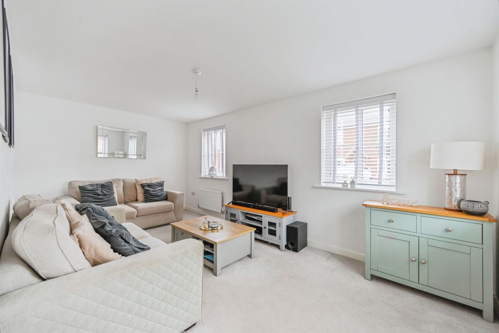 Property photo 2 of 17 Lounge