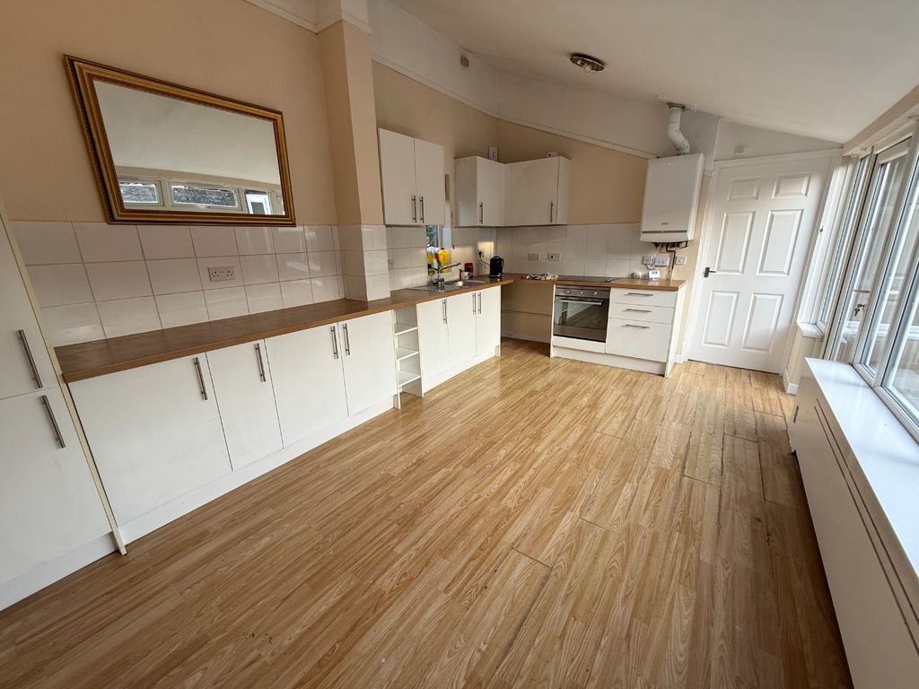 Property photo 3 of 14 4993083