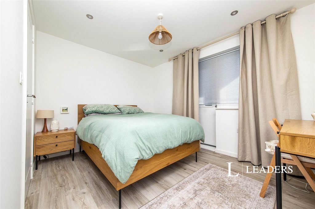 Property photo 3 of 8 0494597F-Living 20Ar