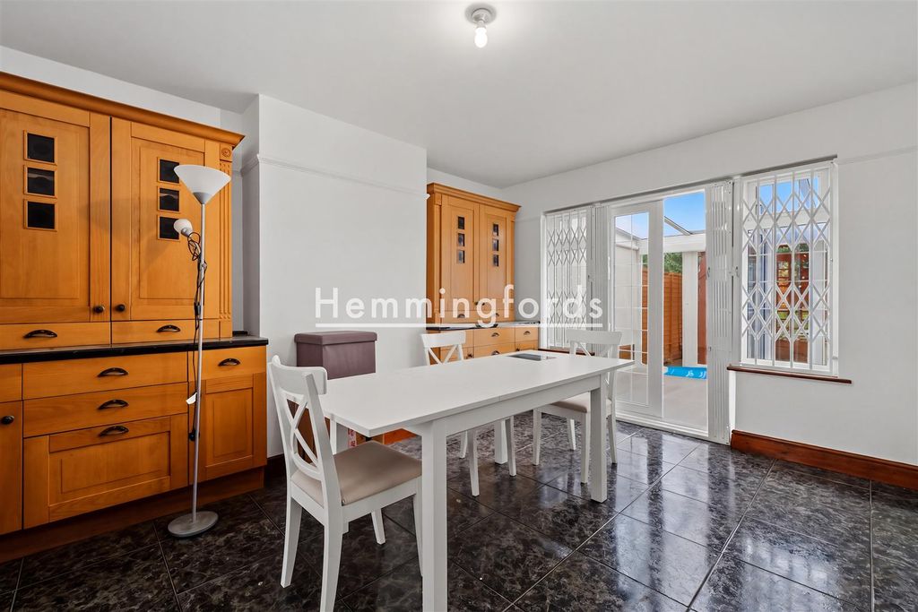 Property photo 3 of 16 Crest Road Nw2-3.Jpg
