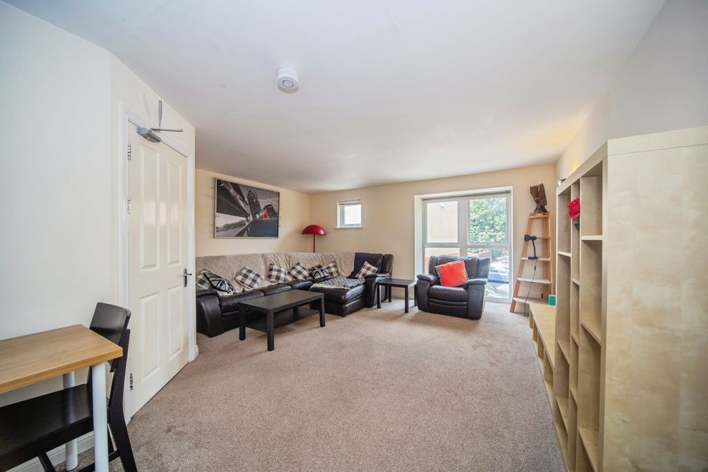 Property photo 3 of 18 Pbox-Img.Jpg