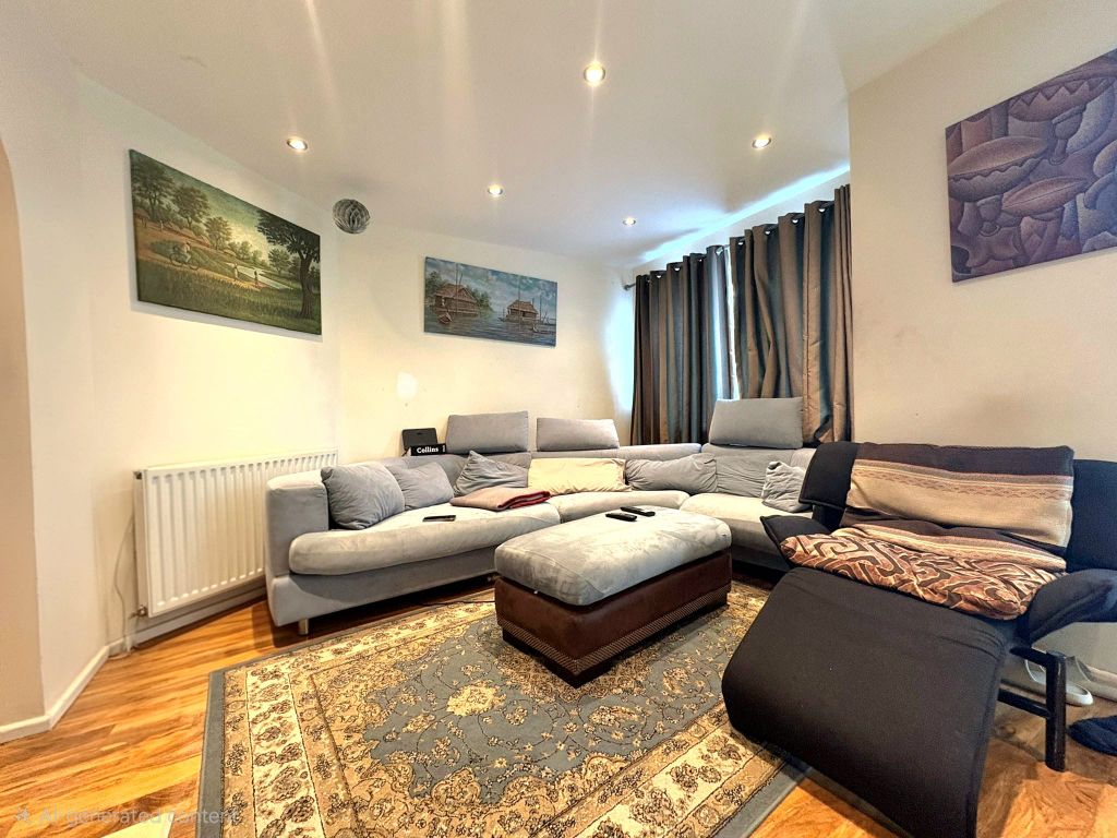 Property photo 2 of 10 3