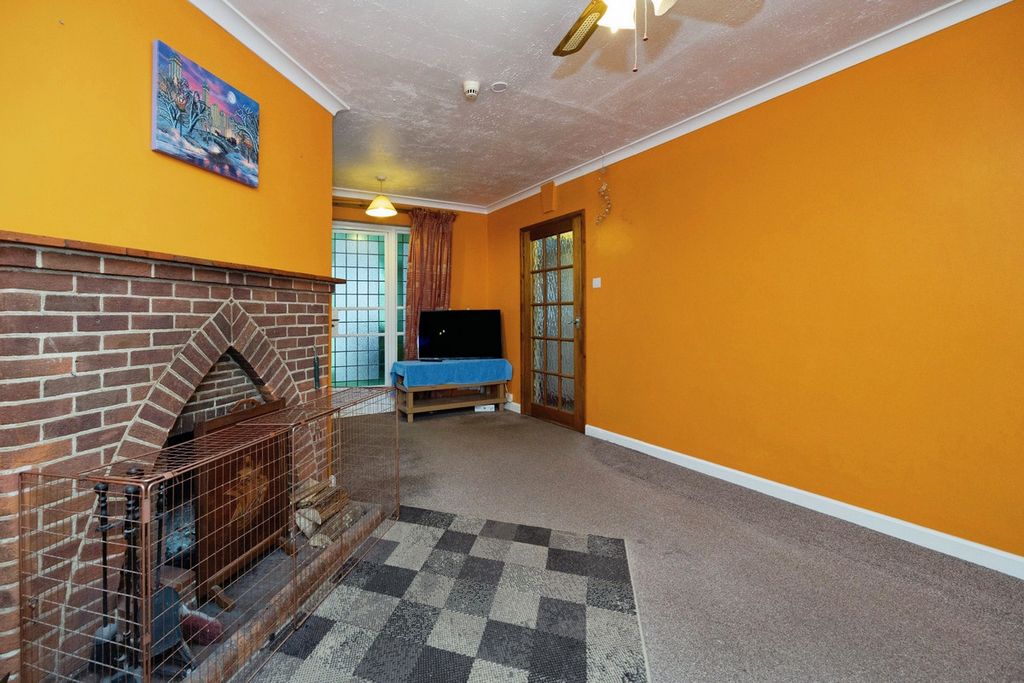 Property photo 2 of 21