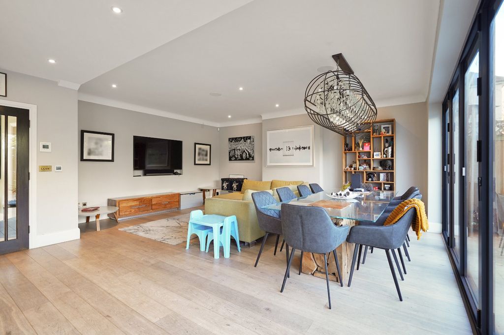 Property photo 3 of 46 Picture No. 05