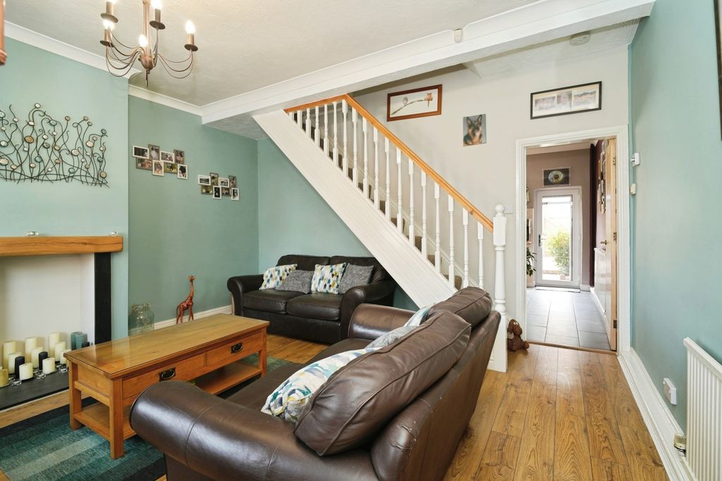 Property photo 2 of 18 Lounge