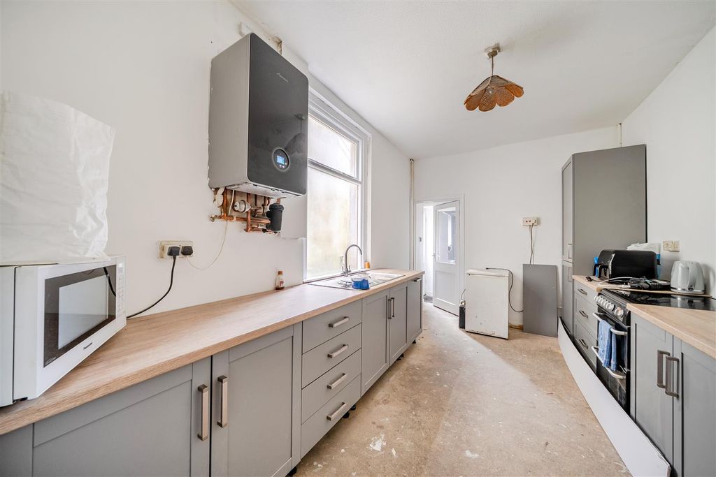 Property photo 3 of 15 1384852-10-6936d41Dcd91E.Jpg