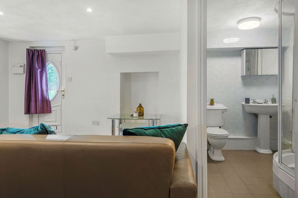 Property photo 3 of 5 Property Photo