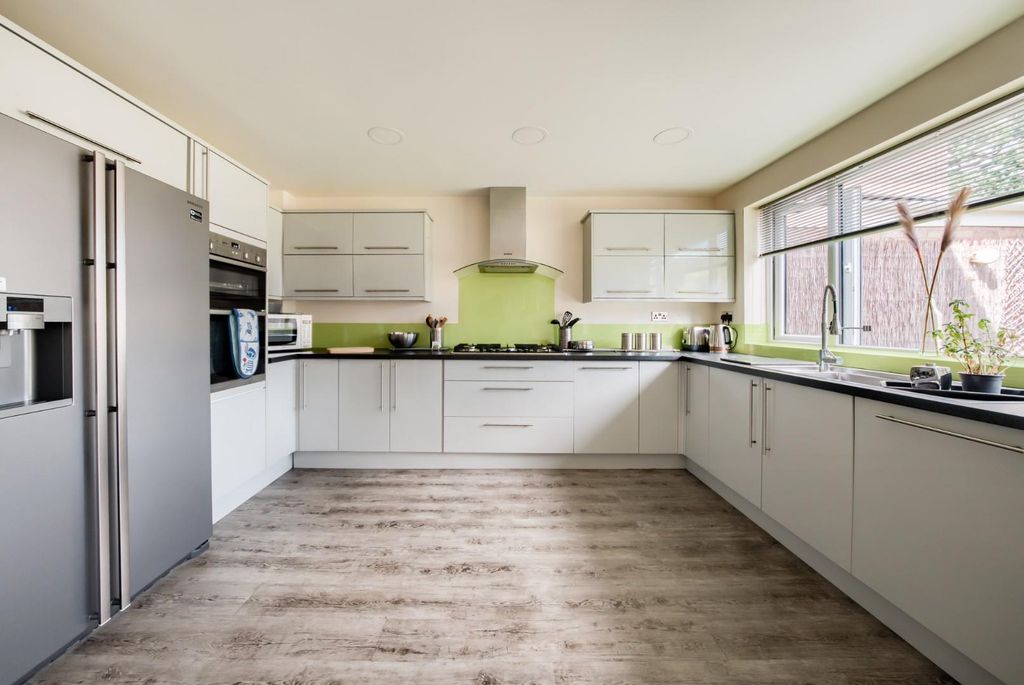 Property photo 2 of 18 Xt5A3830-Hdr(3).Jpg