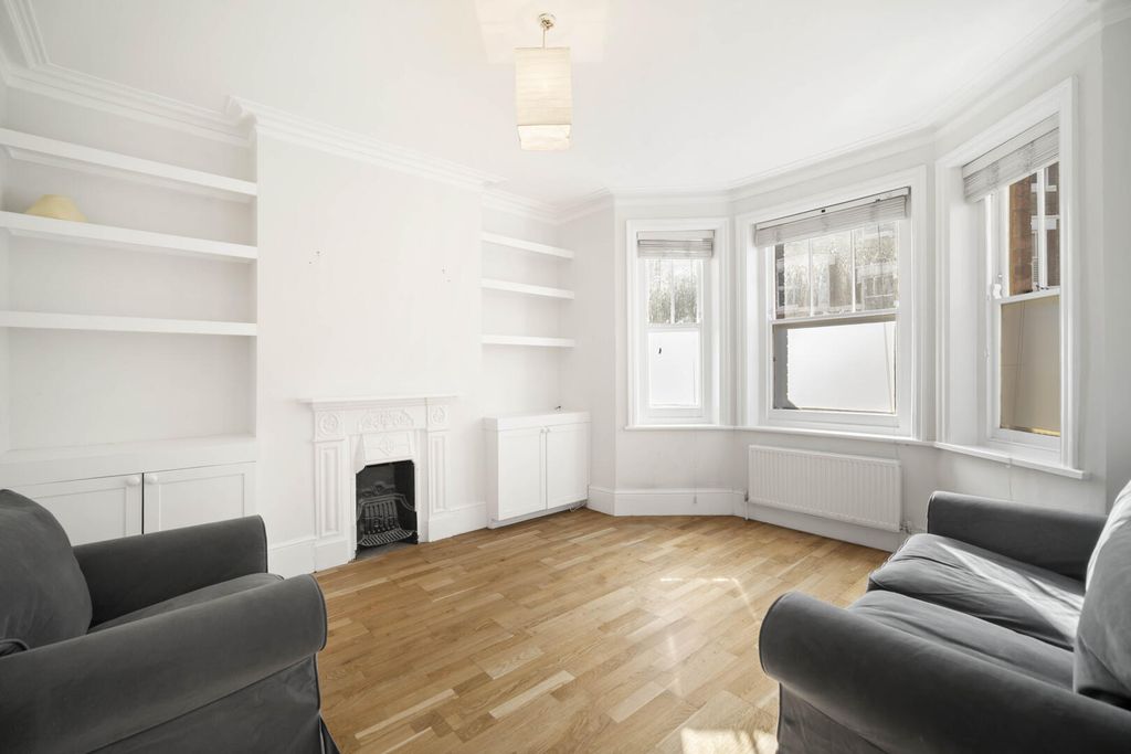 Property photo 1 of 11 Living Room