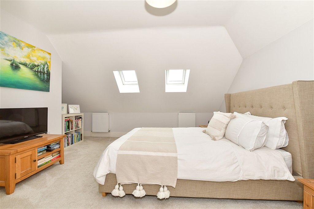 Property photo 1 of 14 Bedroom 1