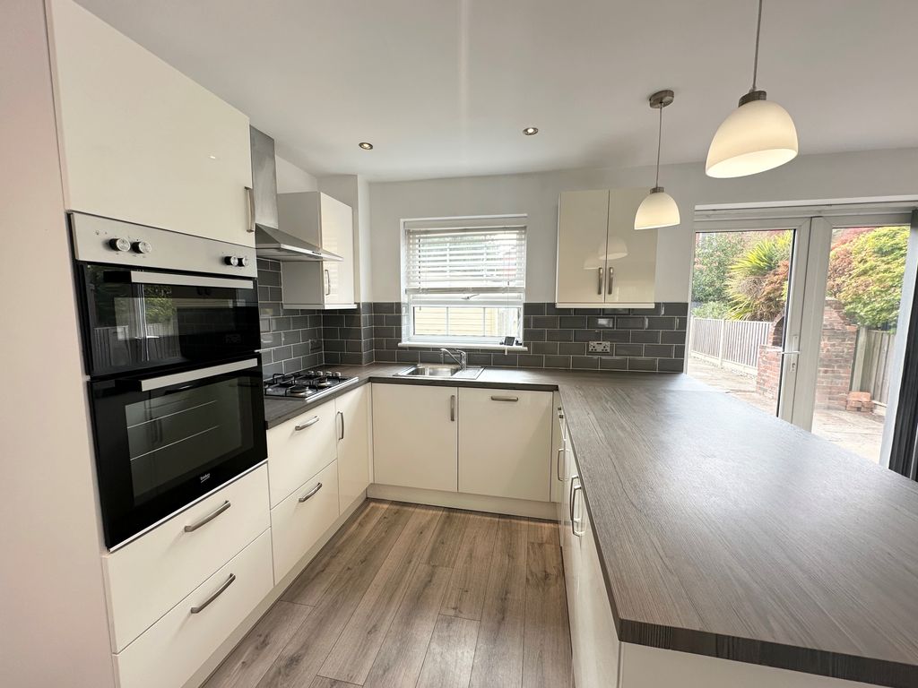 Property photo 3 of 14 Kitchen 2