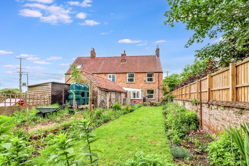 Property photo 2 of 21 4156794