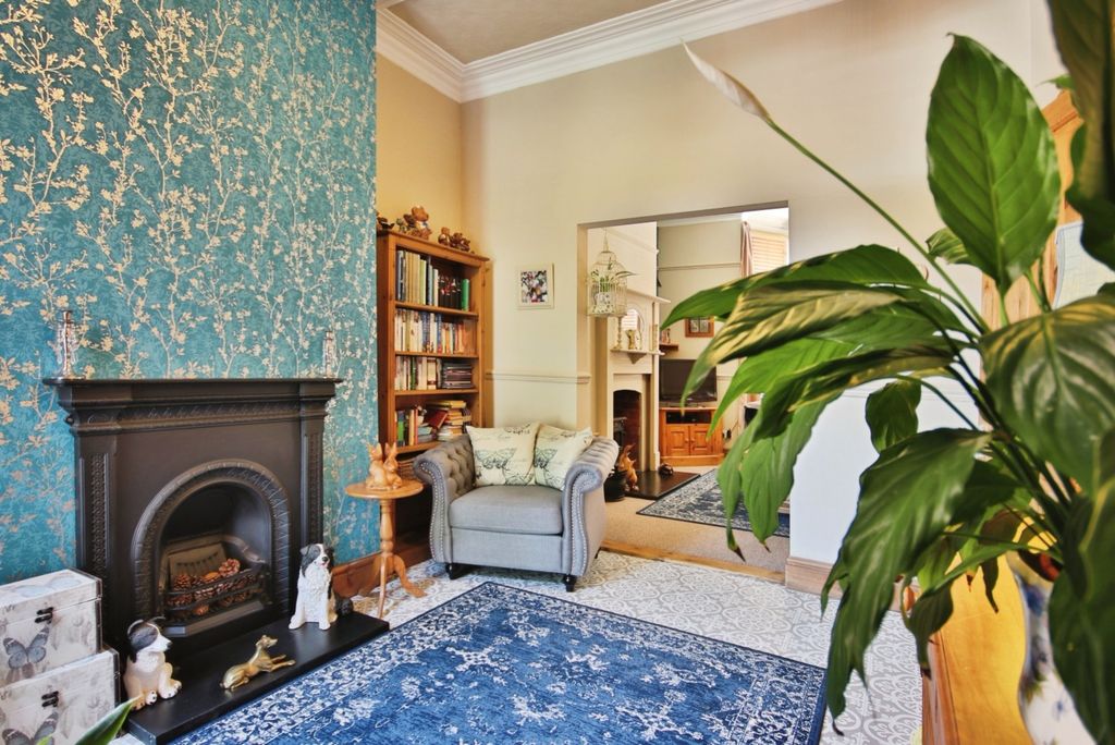 Property photo 2 of 16 4301693