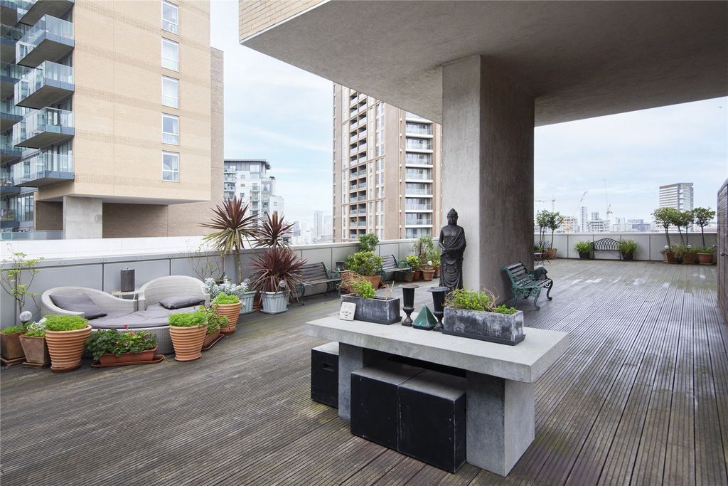 Property photo 2 of 22