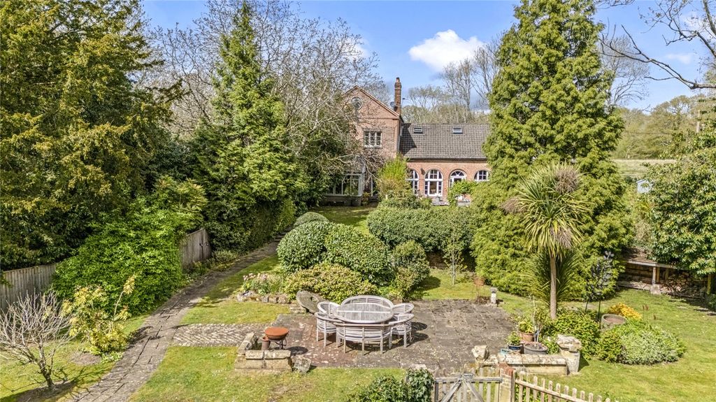 Property photo 1 of 33 Picture No. 01