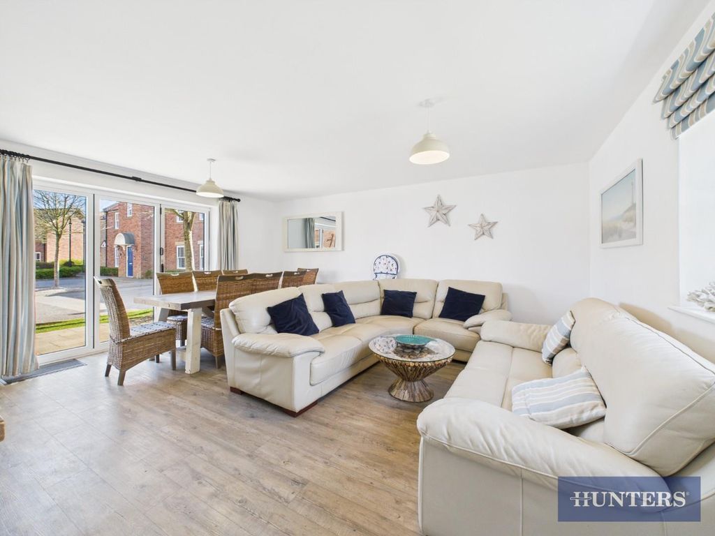 Property photo 3 of 17 Living Room