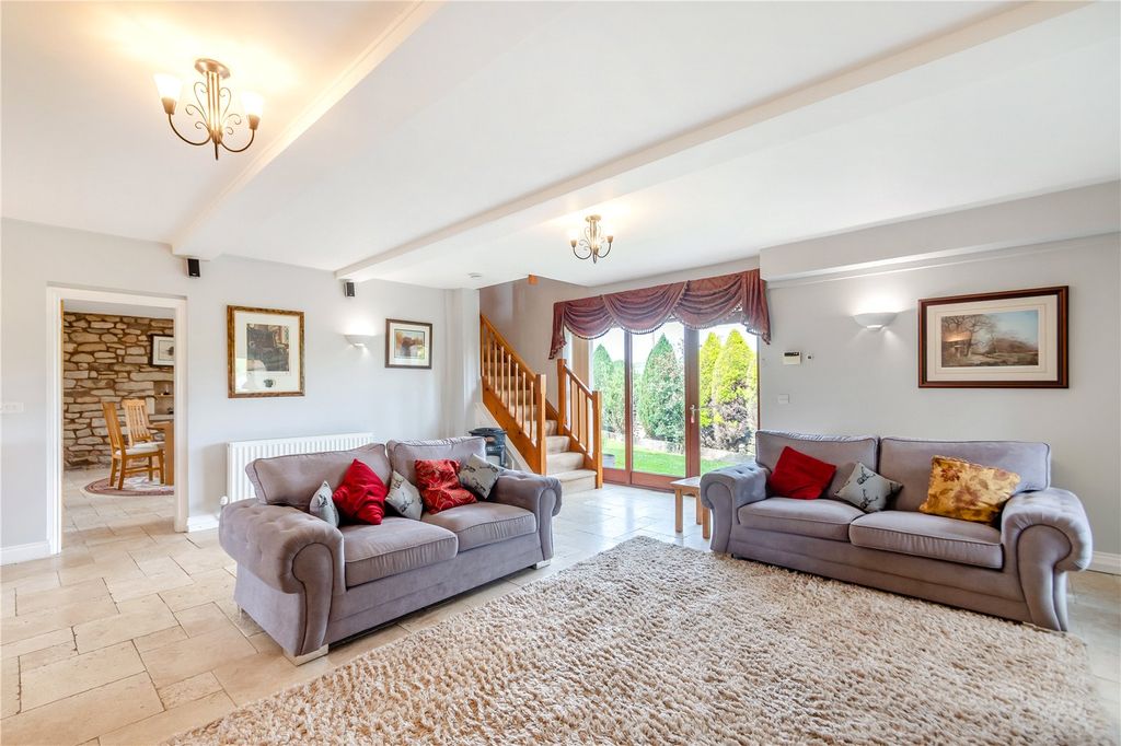 Property photo 2 of 20 Sitting Room