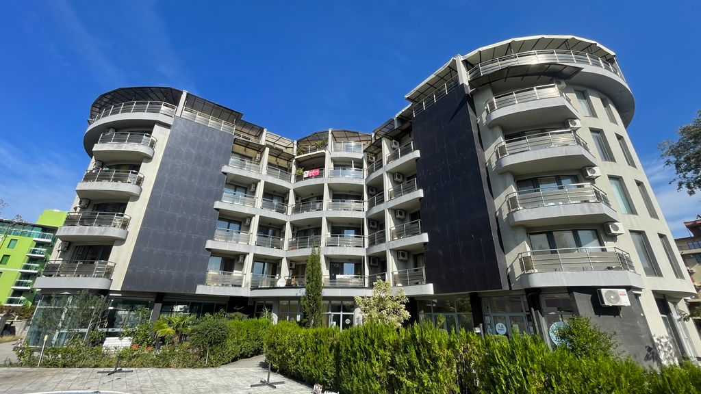 Property photo 1 of 18