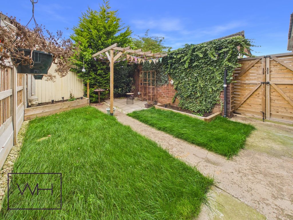 Property photo 2 of 17 Cam04980G0-Pr0196-Still013