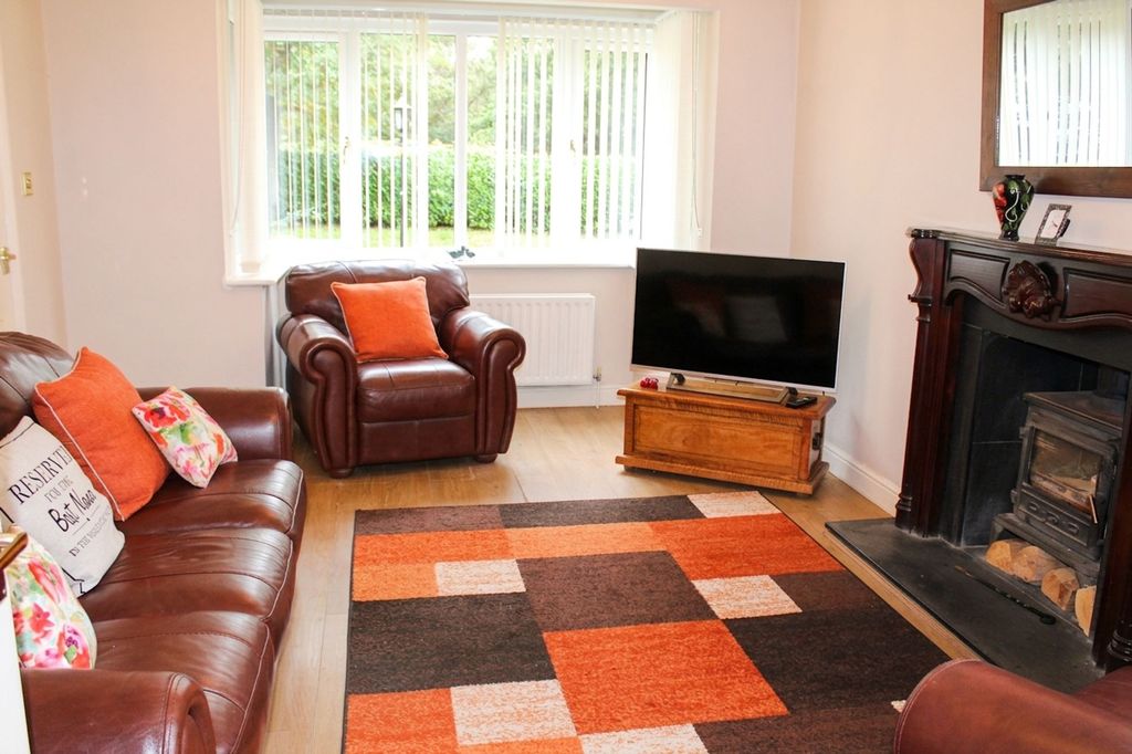 Property photo 2 of 14 Lounge