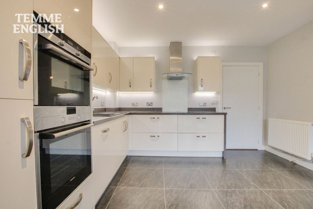 Property photo 3 of 26