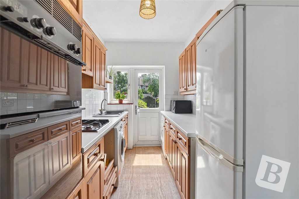 Property photo 2 of 10 Kitchen