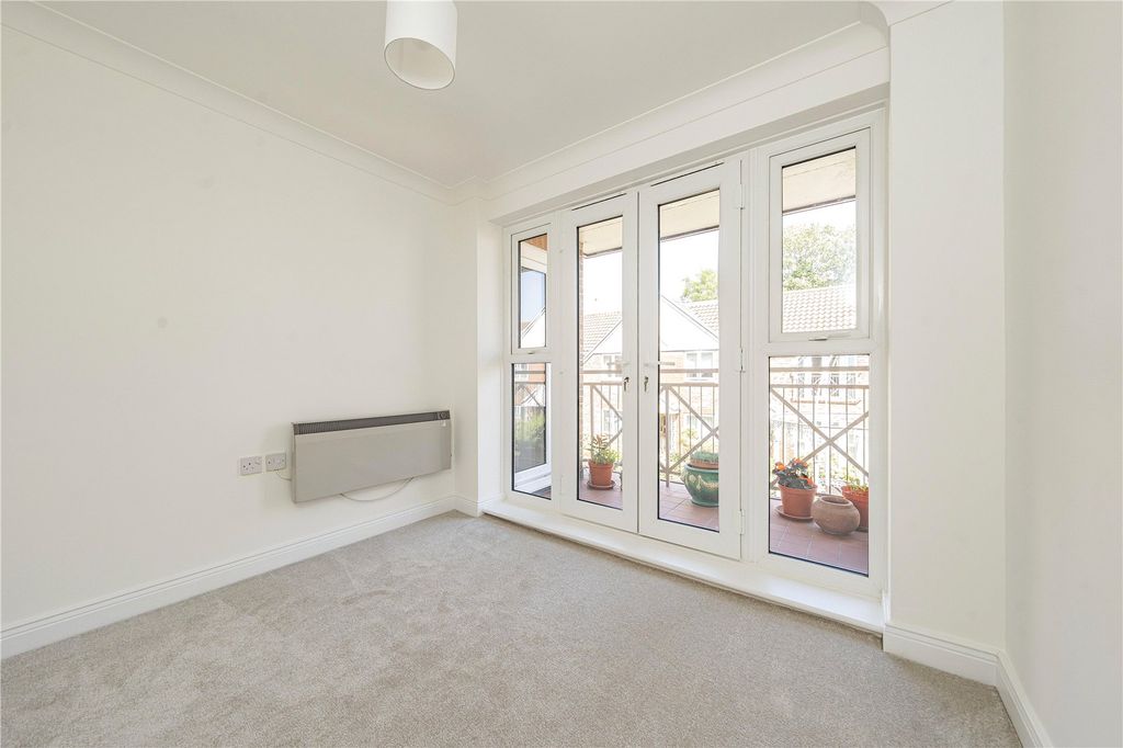 Property photo 3 of 18 Picture No. 02