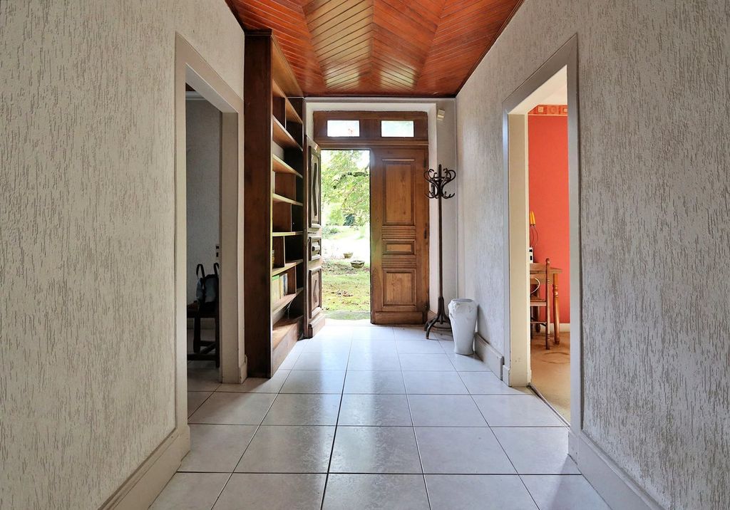 Property photo 2 of 24