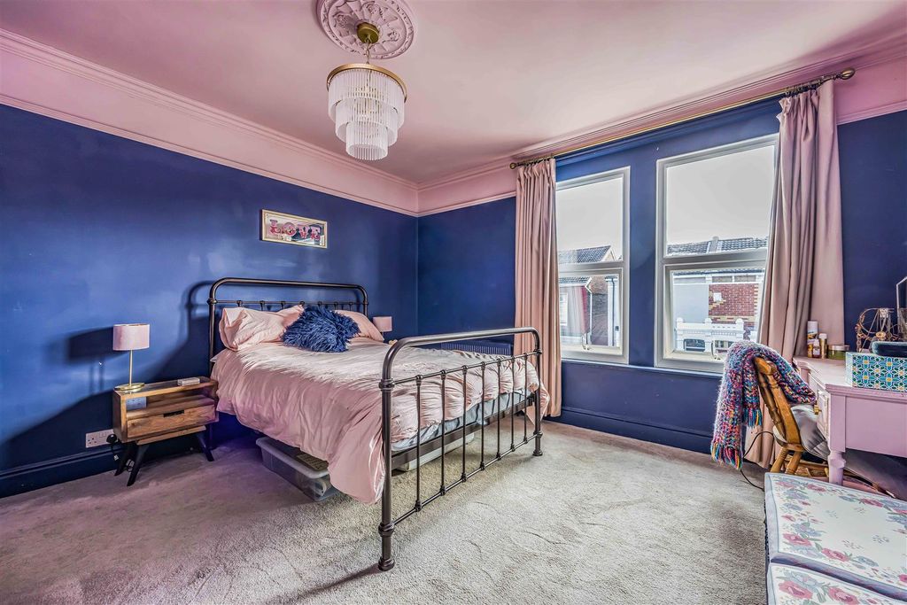 Property photo 3 of 18 68 Chasewater Avenue, Portsmouth-Small-Porticomark