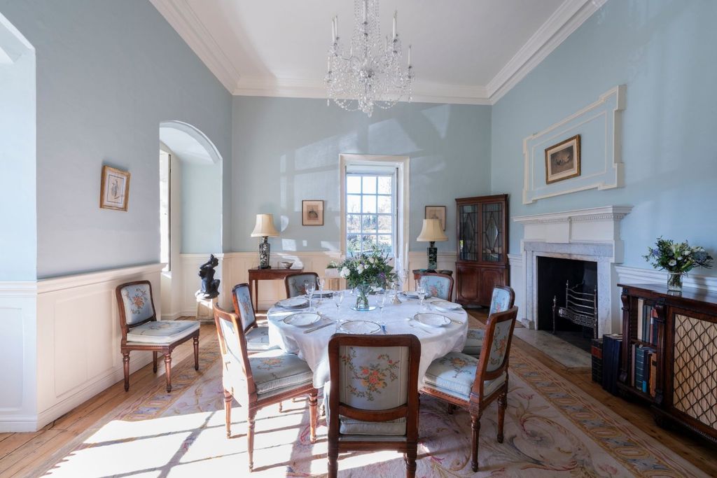Property photo 3 of 28 Dining Room