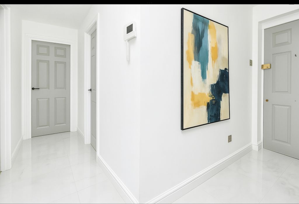 Property photo 3 of 14 Hall