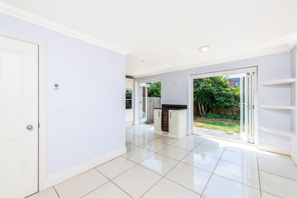 Property photo 2 of 10 Picture No. 11