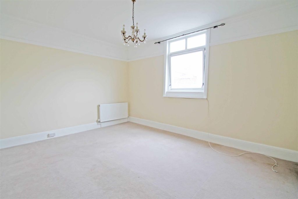 Property photo 3 of 11 Living Room