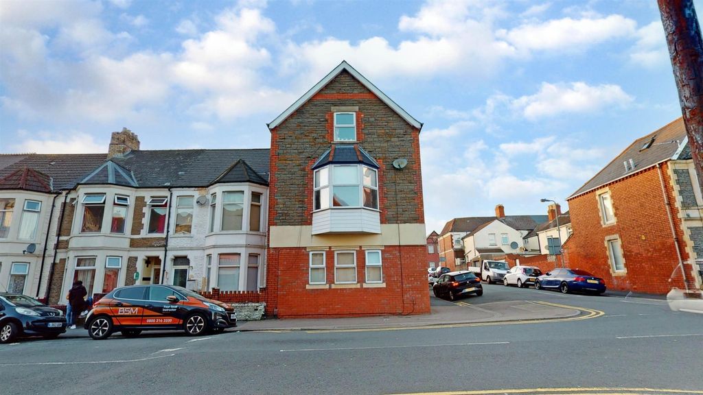 Property photo 2 of 10 29-Monthermer-Road-02262021_105103-1-Scaled (1) (1
