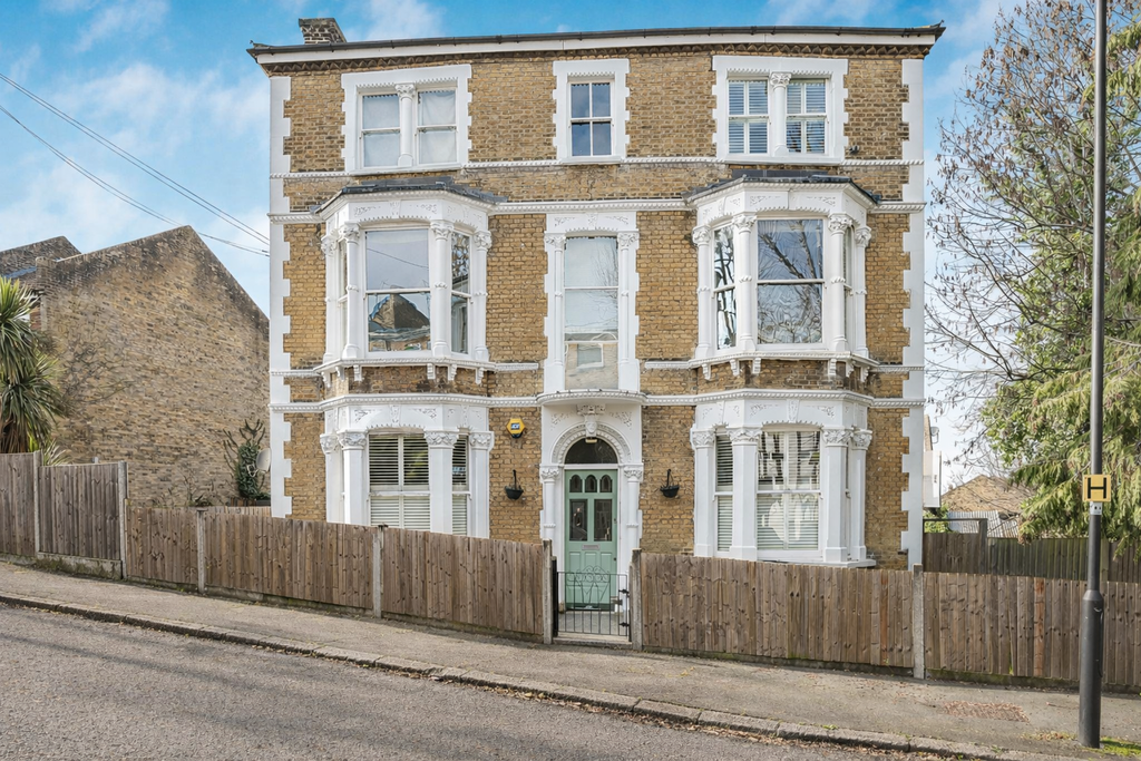 Property photo 1 of 8