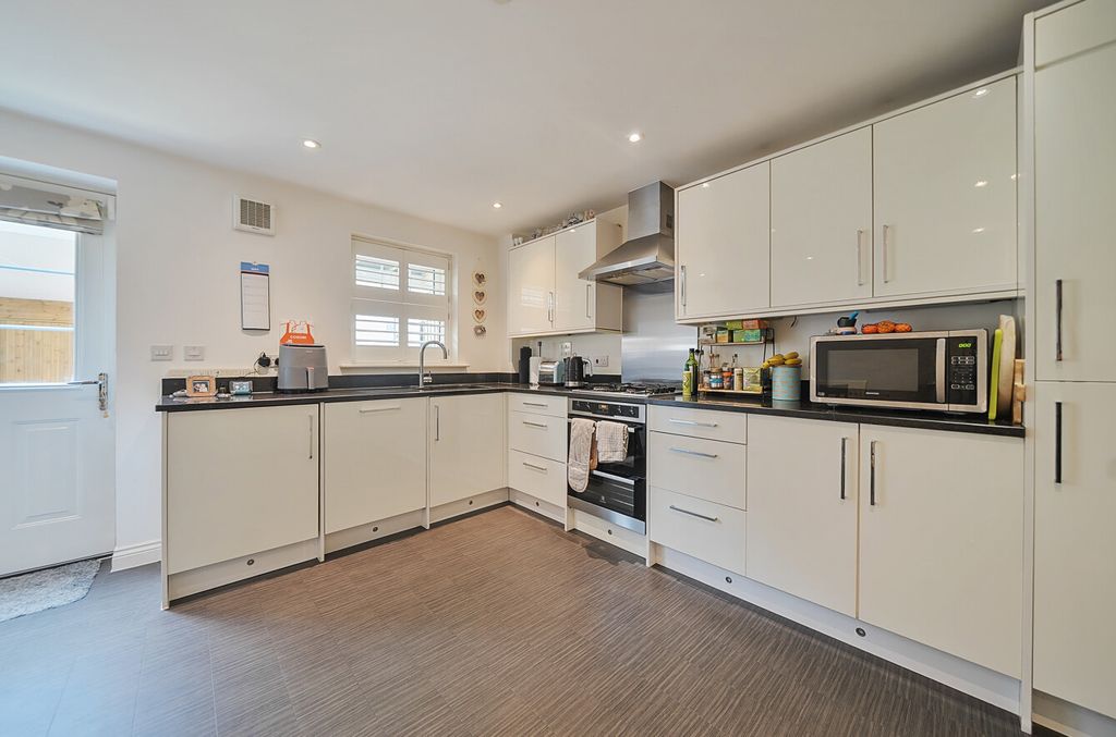 Property photo 2 of 17 026-33-681Ca10887...